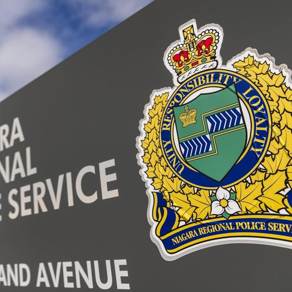 3 dead after vehicle strikes tree, catches fire in Niagara-on-the-Lake: police